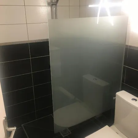 Jolie 2 Pieces Avec Terrasse Jusqu'a 5 Personnes Centre شقة