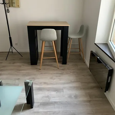 Jolie 2 Pieces Avec Terrasse Jusqu'a 5 Personnes Centre نانسي